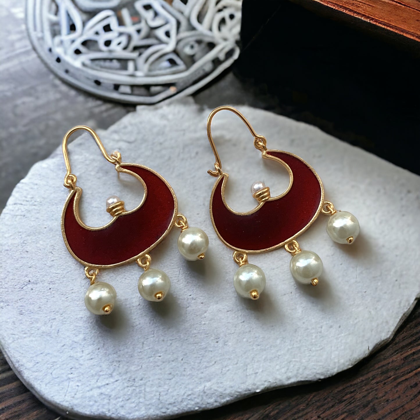 Enamel & Pearl Baalis