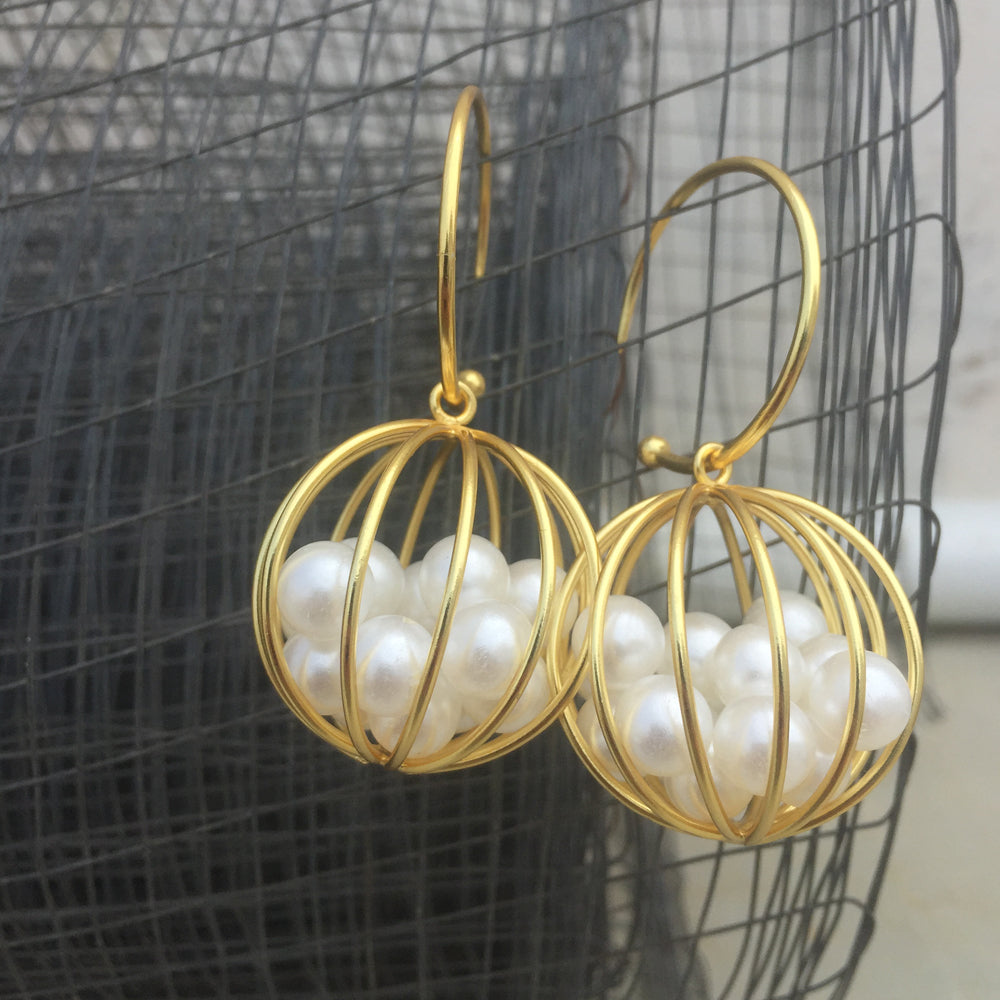 Bouncy Pearl Hoop Earrings