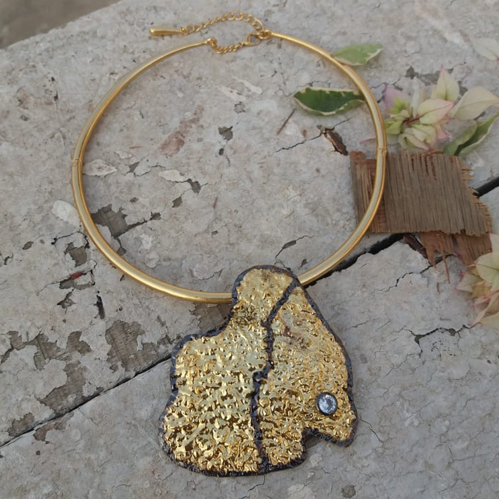 Statement Lava Choker