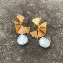 Load image into Gallery viewer, Multi Flower Baroque Earrings