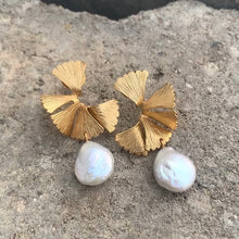 Load image into Gallery viewer, Multi Flower Baroque Earrings