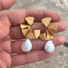 Load image into Gallery viewer, Multi Flower Baroque Earrings