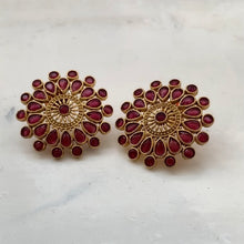 Load image into Gallery viewer, Raani Maharaani Stud Earrings