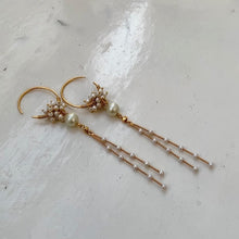 Load image into Gallery viewer, Pearl Oh Pearl Earrings