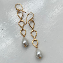 Load image into Gallery viewer, Pearl Dangle Earrings