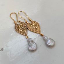 Load image into Gallery viewer, Resham Earrings