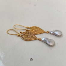 Load image into Gallery viewer, Resham Earrings