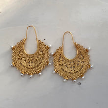 Load image into Gallery viewer, Chaand Earrings