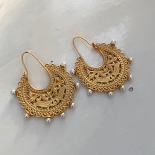 Load image into Gallery viewer, Chaand Earrings