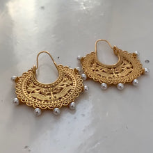 Load image into Gallery viewer, Chaand Earrings