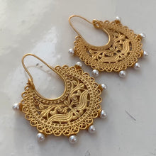 Load image into Gallery viewer, Chaand Earrings