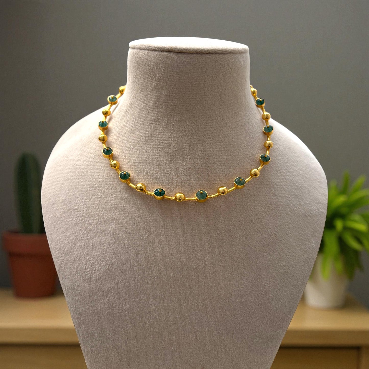 Emerald Gleam Choker