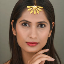 Load image into Gallery viewer, Abstract Flower Maangtika