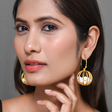 Load image into Gallery viewer, Bouncy Pearl Hoop Earrings
