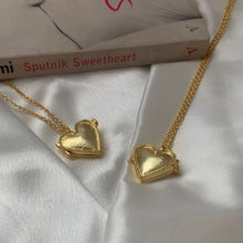 Load image into Gallery viewer, Heart Locket