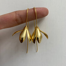 Load image into Gallery viewer, Flower Hook Earrings