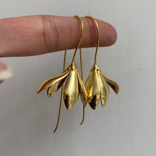 Load image into Gallery viewer, Flower Hook Earrings