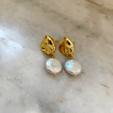 Load image into Gallery viewer, Pearl Earrings