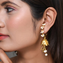 Load image into Gallery viewer, Mini Tulip Earrings