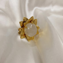Load image into Gallery viewer, Moonstone Flower Ring