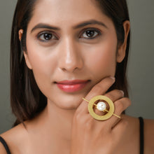Load image into Gallery viewer, Pearl Disc Ring