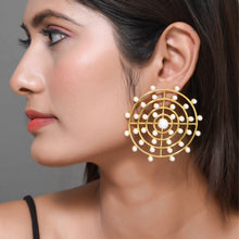 Load image into Gallery viewer, Pearl Orbit Earrings