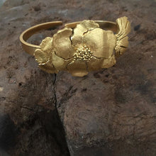 Load image into Gallery viewer, Textured Floral Bracelet